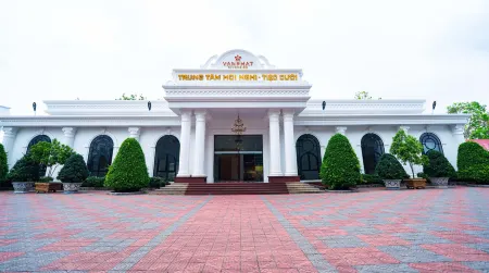 Van Phat Riverside Hotel Отели в г. Кан То