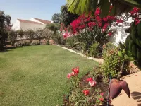 House with sea view, garden and barbecue, near Guincho beach and Cascais Hotels in Alcabideche