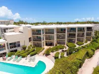 Top Floor, Oceanfront Luxurious 1-Bedroom Suite w/ Spacious Balcony and the Reef - 3-Star