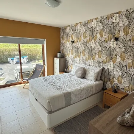 Large villa, private swimming pool, lagoon, beaches and 4 golf courses nearby