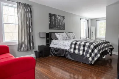 Charme Montagnais Près du Mont Sutton Hotels near Mont Sutton