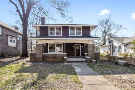 Cozy Cottage in B'ham - 4bd 3ba - 2 Miles to downtown, near Avondale, Homewood Отели рядом с достопримечательностью «Amtrak - Birmingham»
