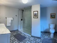 貝爾克羅夫特之家度假屋 - 精心翻新，絕美濱水 特里尼蒂住宿飯店