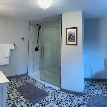 Bellecroft House - Beautifully renovated, stunning water-front getaway property Отели в г. Тринити