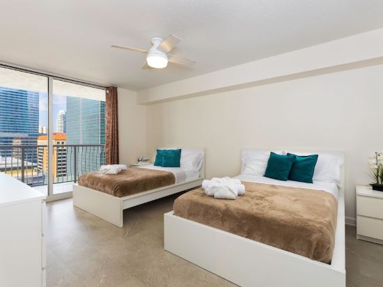 Spacious Apt 1BD in Brickell with FREE Parking and Rooftop Pools.
