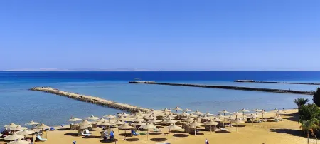 Exclusive sea view suite (94m2, panoramic view, private beach, pools) Отели рядом с достопримечательностью «El Dahar»