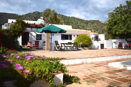 Characterful, Stylish 'Finca' with Heated Pool & Mountain Views (Beach 25 mins)