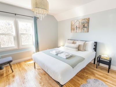 5 min to Agawa Train | Cozy Oasis w/Firepit & Deck