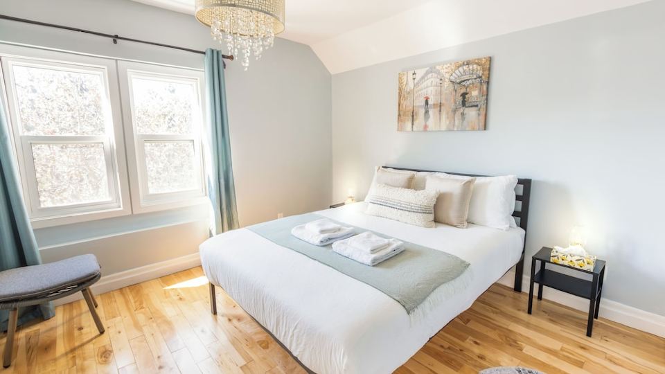 5 min to Agawa Train | Cozy Oasis w/Firepit & Deck