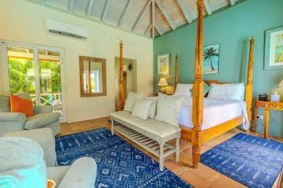 Exceptional design, spacious covered decks, super views, set in Long Bay Estate Hotels in 