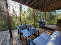 Riverside Modern Rustic 3 bds Chalet in Tremblant