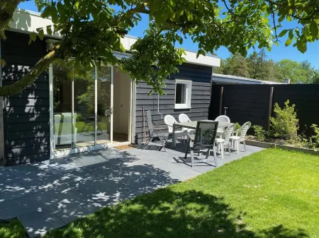 Quiet recreation house in Zeeland with Netflix 2