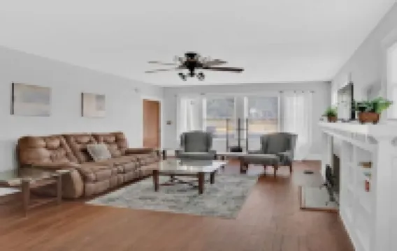 Cozy Historical 1 Bedroom Apartment