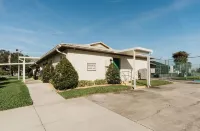 Cozy 3/2 Home with Comfy Beds & Ample Parking - Your Perfect Getaway