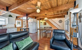 Pet-Friendly Fredericksburg Cabin with Hot Tub!