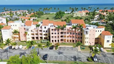 Turtle Pond Hotels near Sea Ventures Dive Center