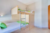 Fabulous Kosher Apartment 3 BR + Den in Amazing Central Location!! のホテル