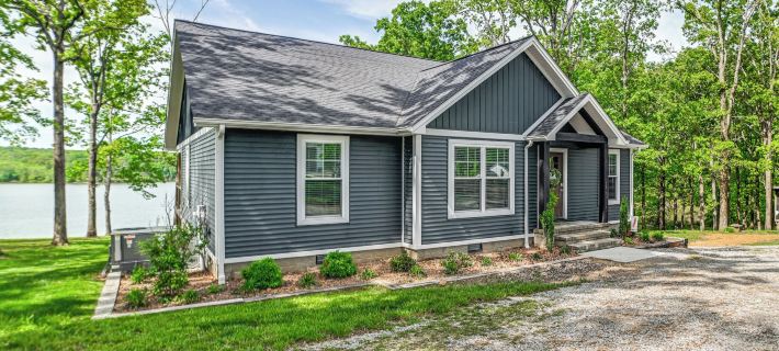 Modern Kentucky Lake Home w/ Deck, Dock, View Ξενοδοχεία στην πόλη Calloway County