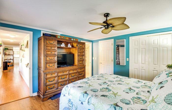 < 1 Mi to Boat Ramp: Canal-front Retreat in Astor!