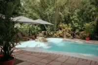 Jungle Lodge Tikal Hostal - ที่มีสระว่ายน้ำ