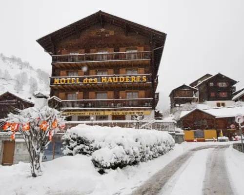 Hôtel des Haudères Hotels in Evolene