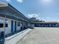 The Beacon Hotels in Pine Knoll Shores