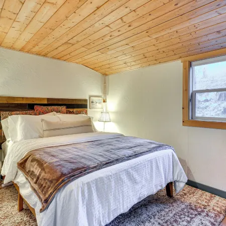 Mt Hood Forest Hideaway: Cabin 4 Mi to Village