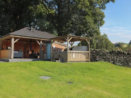 Maes Madog Cottages Отели в г. Исбити Ифан