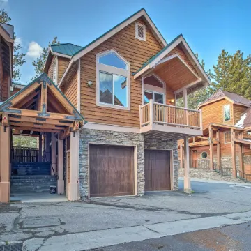 Mammoth Lakes Townhome - 10-min Walk to Village!