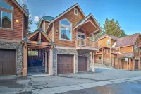 Mammoth Lakes Townhome - 10-min Walk to Village! Hotels near Mammoth Ski Museum