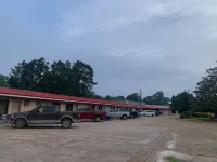 Country Inn Motel - parking