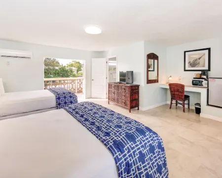 ครีกไซด์ อินน์ โรงแรมในTavernier