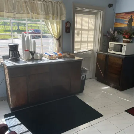 Budget Host Three Crowns Motor Lodge