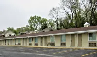 Capri Motel - motel