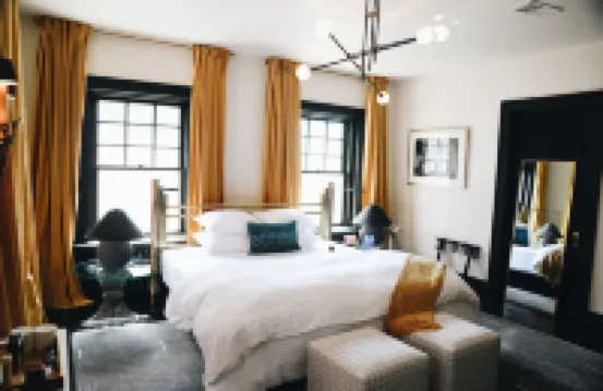 The Truitt Hotels near J.C. Nichols Memorial Fountain