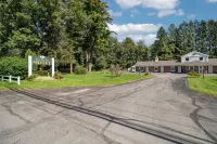 Birches Motel Hotels in Wilton