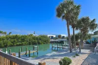 A Beach Retreat on Casey Key Отели в г. Венис