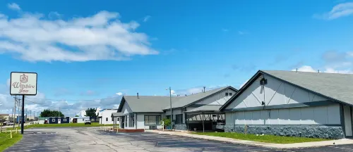 Wilshire Inn Hotels in Cushing