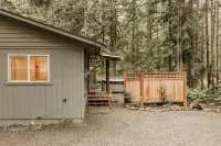 30GS - BBQ - Hot Tub - Wi-Fi - Pets Okay - Sleeps 8 Cabin