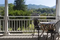 Calhoun House Inn & Suites Hotels in Swain County