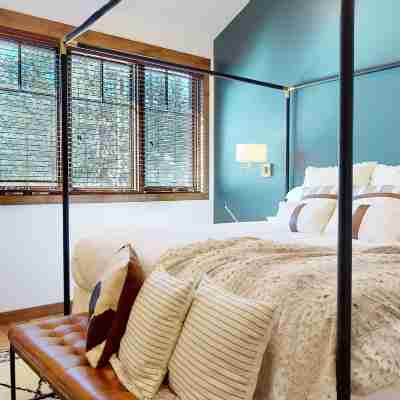 Woodwinds 1265 Luxury Townhouse, Private Hot Tub, 2 Car Garage by RedAwning Rooms