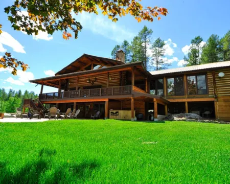 Glacier Homestead Hotels in Coram