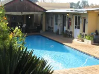 Accoustix Backpackers Hostel - Pools