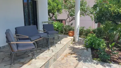 Christina Studios & Apartments فنادق في 