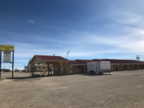 Executive Inn Snyder فنادق في سنايدر