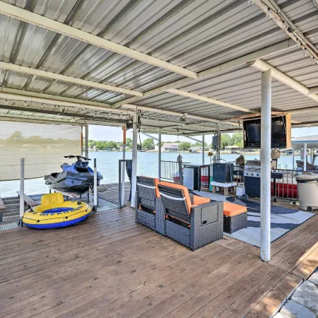 Lakefront Granbury Home, Boat Dock on-Site!