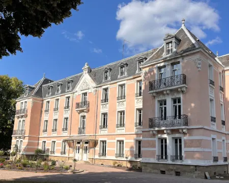 La Souveraine Hotels in Contrexeville