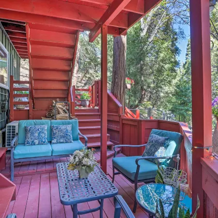 1 Mi to Lake Gregory Boho Crestline Cabin