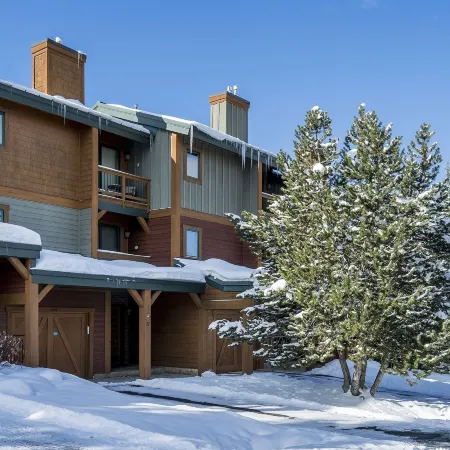 Moraine 27 Townhouse Near Gondola by RedAwning