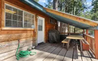The Cabin on Kinglet-walk to the Village and short drive to the lake Hotels in Shaver Lake
